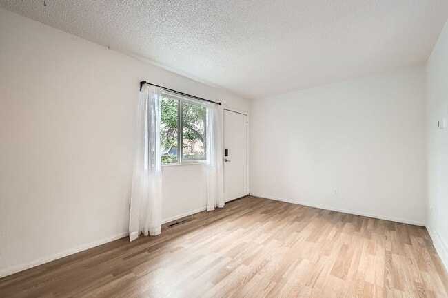 Building Photo - 2517 W Willamette Ave