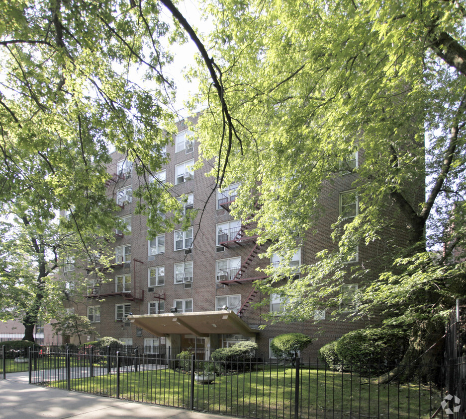 Primary Photo - 270 Lenox Rd