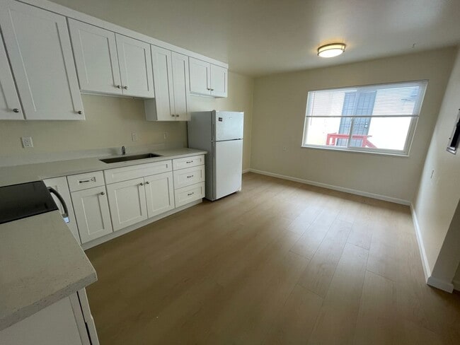 Building Photo - NB EBN T 1231-1237
