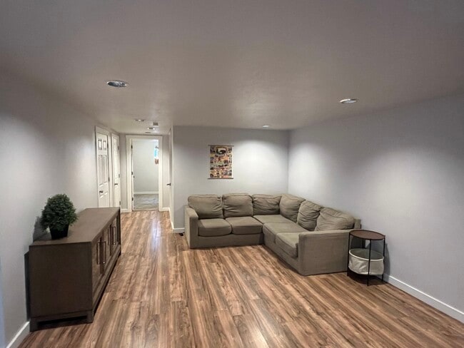 Building Photo - 9054 S 400 E