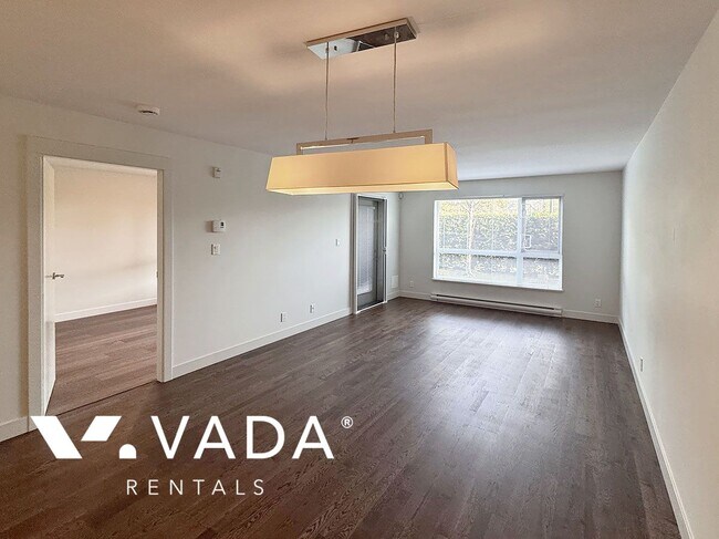 Photo du bâtiment - Redbrick 1 Bedroom Apartment Rental 109-70...