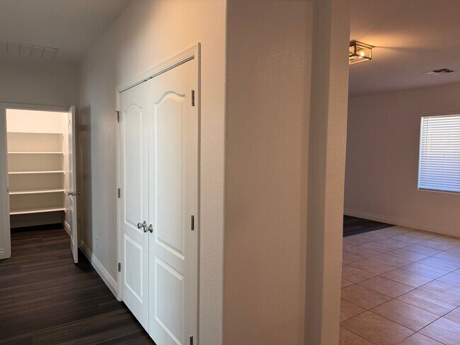 Building Photo - 42582 W Monteverde Dr