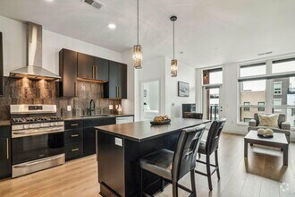 Building Photo - 6633 Dale Dr
