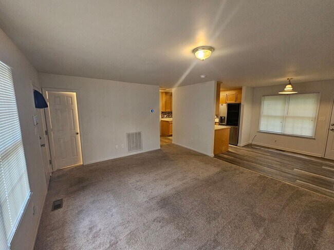 Foto del edificio - Cute duplex in Belmont-