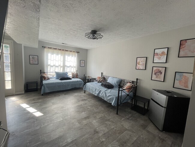Foto del edificio - 6106 Hoskins Hollow Cir