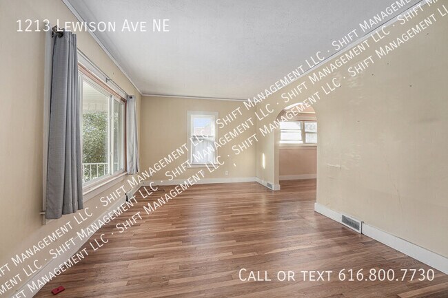 Foto del edificio - 1213 Lewison Ave NE