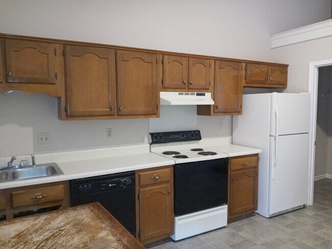 Building Photo - 5529 Oak Branch Cir S