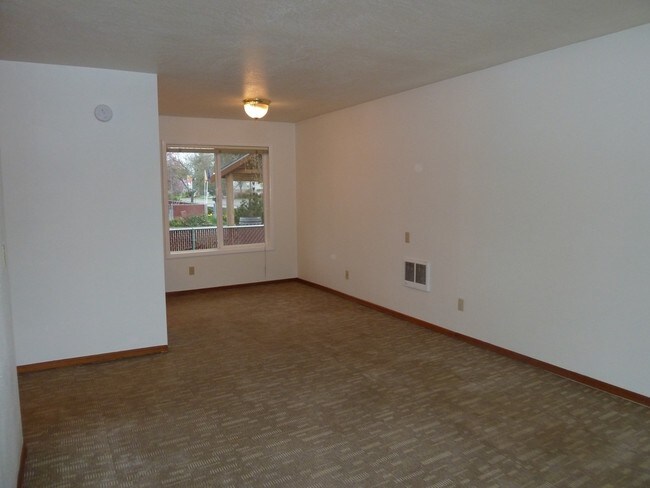 Building Photo - 1540 E 1st St