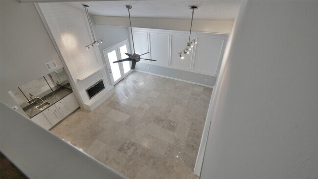 Building Photo - 8003 Oakwood Forest Dr