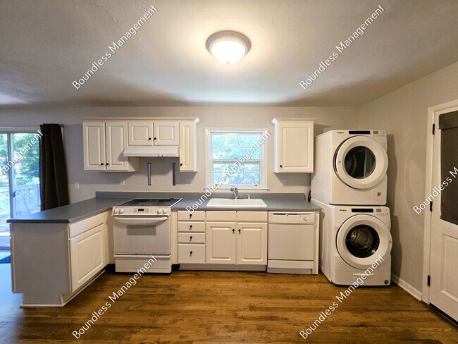 Building Photo - 2572 Woodgreen Dr