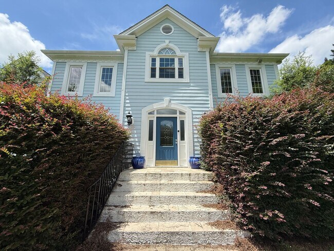 Building Photo - Luxurious 5BD, 4.5BA North Raleigh Home wi...