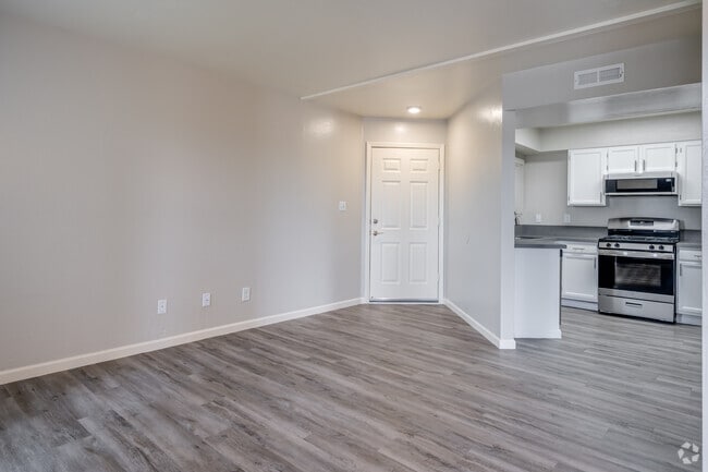2BR, 1BA - 821SF - Prescott View Apartments
