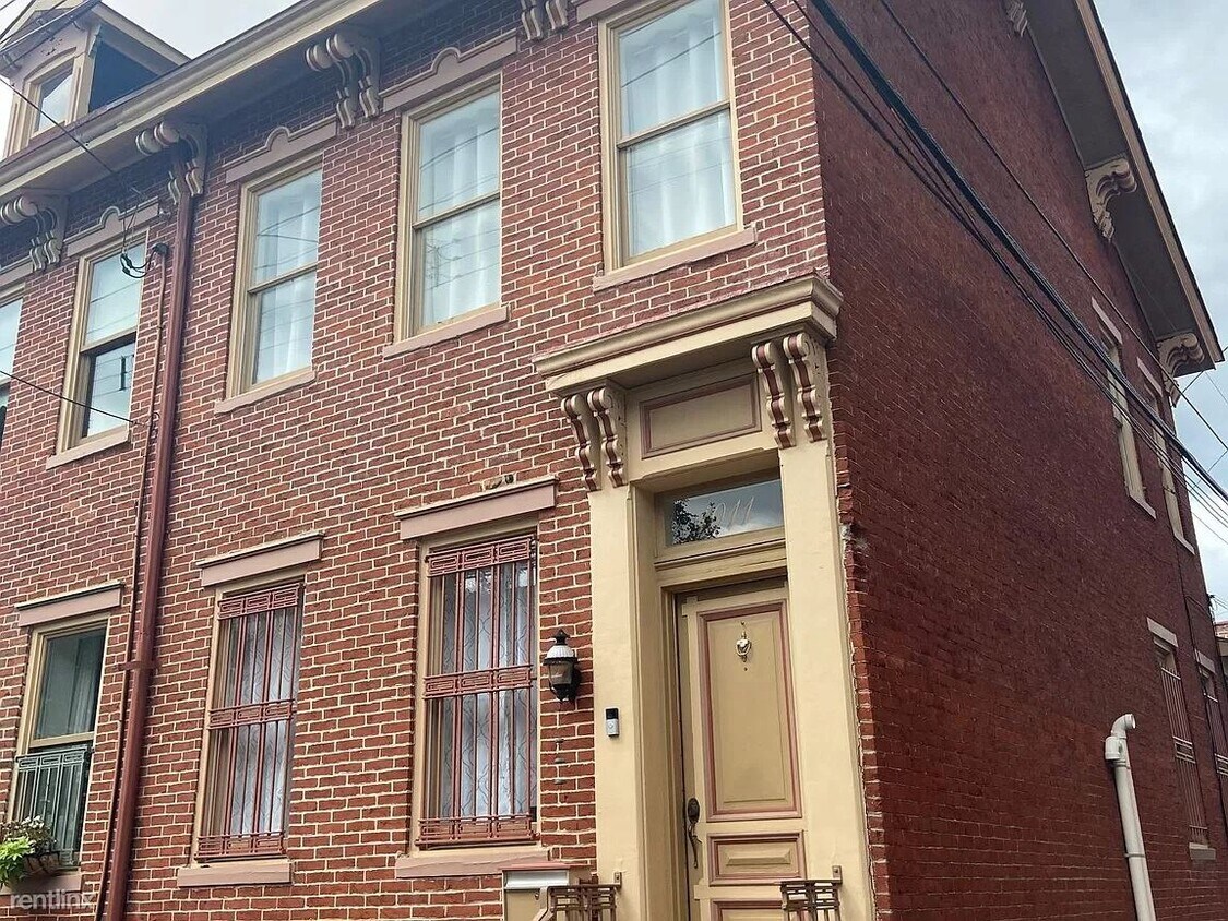 Foto principal - 3 br, 2 bath Townhome - 1011 Galveston Ave