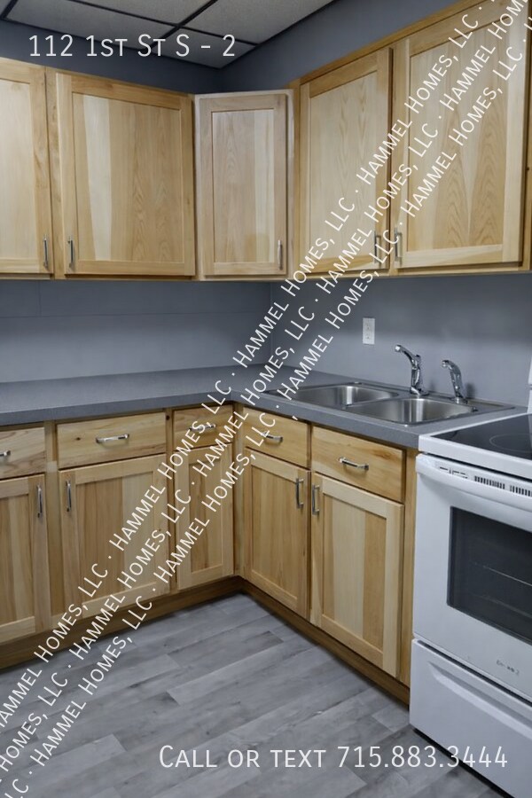 Building Photo - 112 1st St S