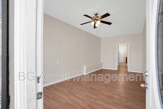 Building Photo - 916 Marin St