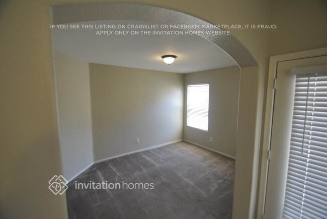 Foto del edificio - 12809 W Roanoke Ave