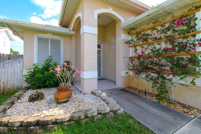 Building Photo - ** FULLY FURNISHED NAPLES PARK 3/2 POOL HOME ** OFF-SEASONAL AVAILABLE MAY 6-OCTOBER 31 EACH YEAR...