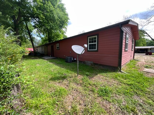 Building Photo - 908 Pecan St