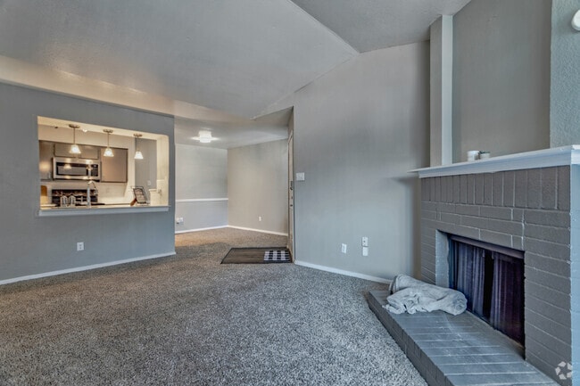 1BR, 1BA - 720 SF - Living Area - Maxwell Apartments