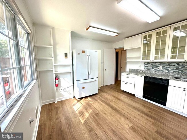 Foto del edificio - 12204 Oakwood Dr