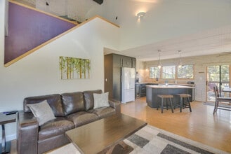 Building Photo - 465 Springmeadow Way