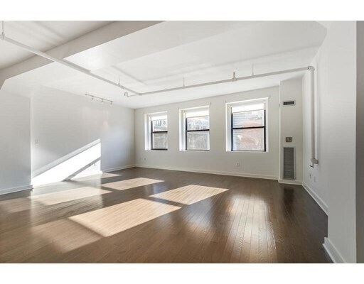 Building Photo - 453 Washington St
