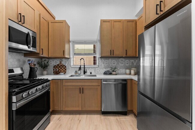 Foto del edificio - 6730 Mohawk St