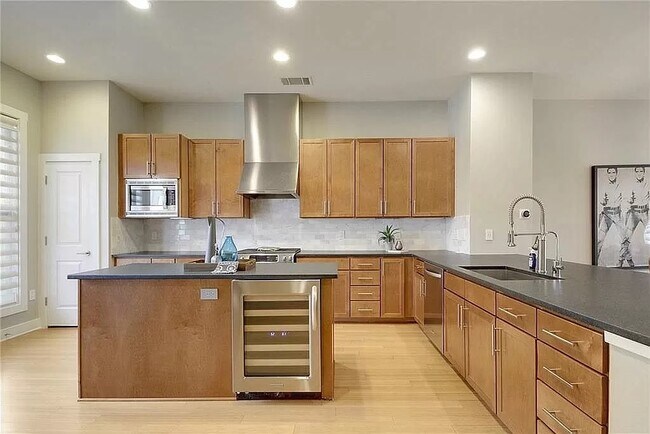 Foto del edificio - 4520 Broadway St