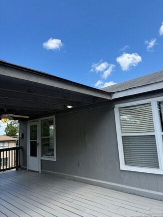 Building Photo - 3402 N New Braunfels Ave