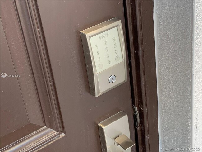 Foto del edificio - 330 NE 208th St