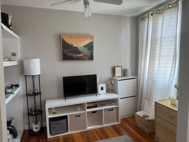 Photo - 137 Havre Street Unit 3 Apartment