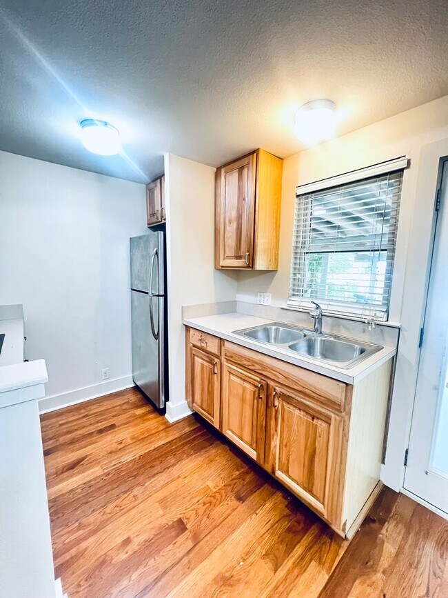 Foto del edificio - 3901 Red River St