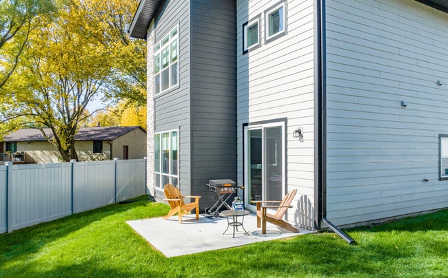 Building Photo - 804 Delaware Ave