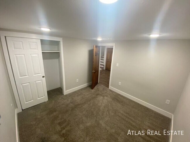 Building Photo - 6201 S Clarkson St