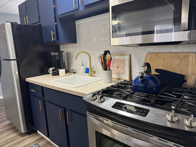 Building Photo - 508 Elm St