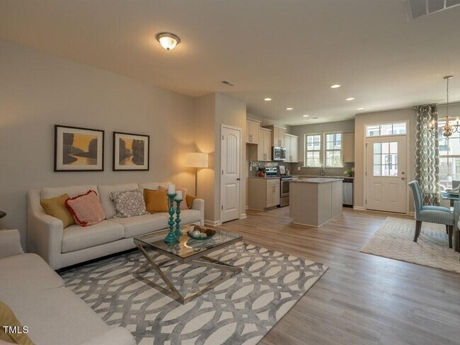 Foto del edificio - Gorgeous new townhome in the heart of Clay...
