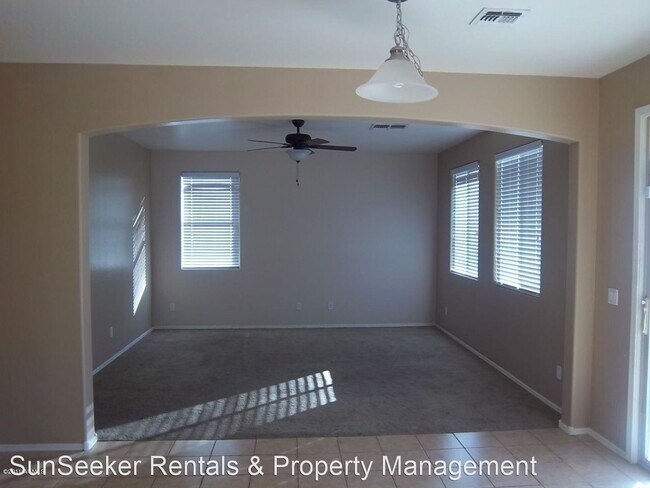 Foto del edificio - 4 br, 2.5 bath House - 17439 W. Monroe St.