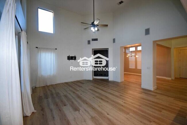 Building Photo - Private pool living with flexible space and neighborhood convenience.