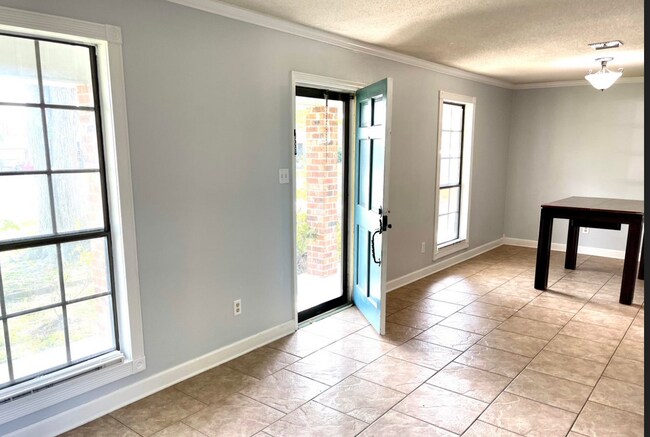 Building Photo - 128 Longfellow Dr