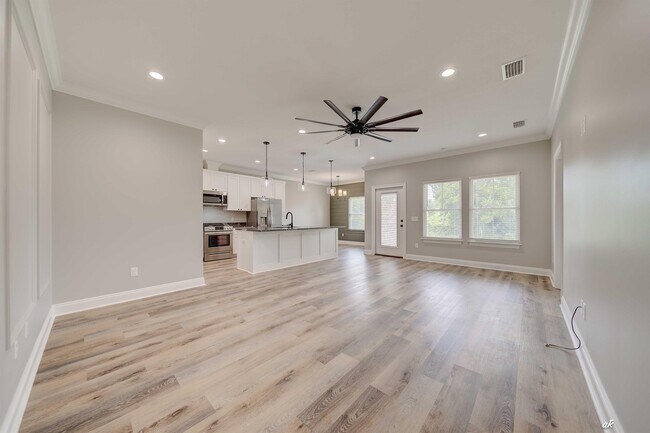 Foto del edificio - 4447 Huckleberry Ln