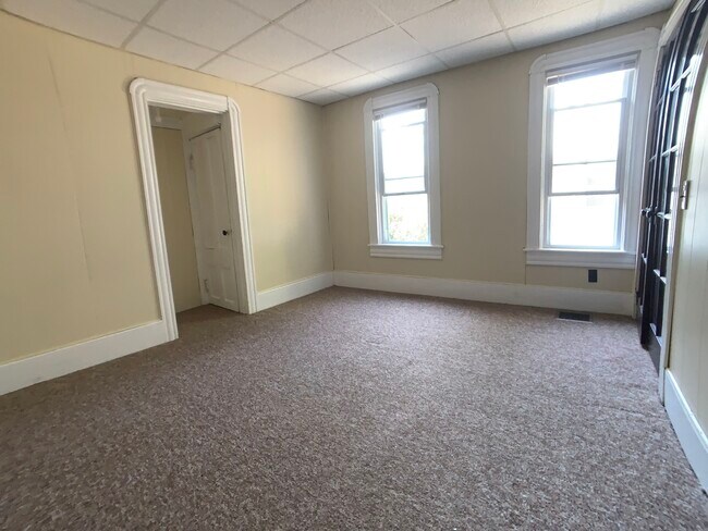 Bedroom - 134 Benton St