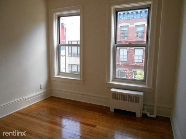 Building Photo - 170 Spring St