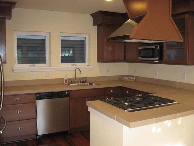 Building Photo - Beautiful finishes, Platinum LEED Certifie...