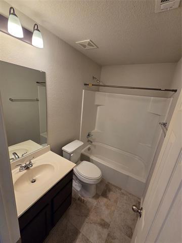Foto del edificio - 7504 Boat Wind Rd