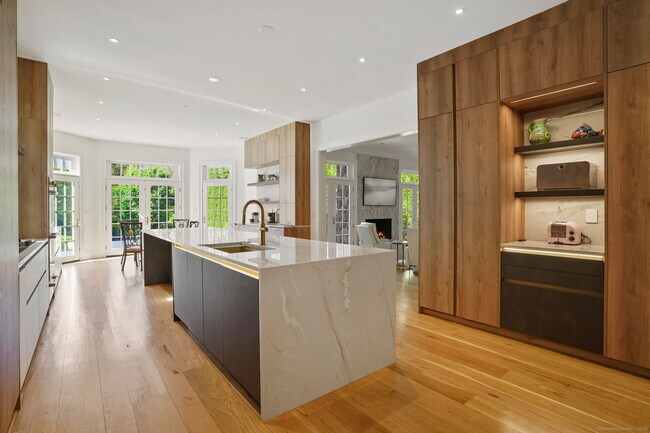 Foto del edificio - 355 Greens Farms Rd
