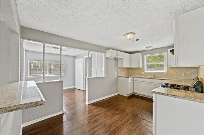 Foto del edificio - 2705 Hughes Rd