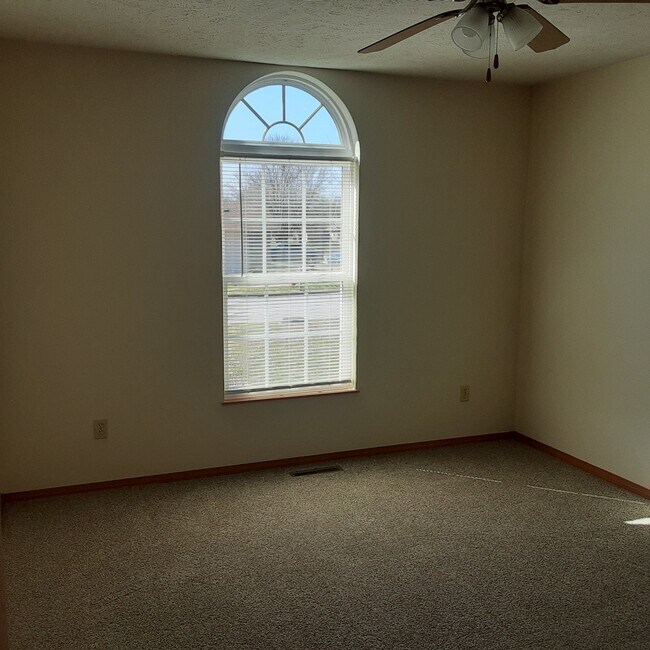 Foto del edificio - 409 Cedar Ln