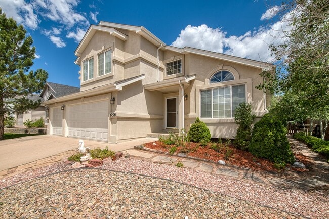 Building Photo - Beautiful home with 5 bedrooms, 3 1/2 bathrooms, 3-car garage available now!