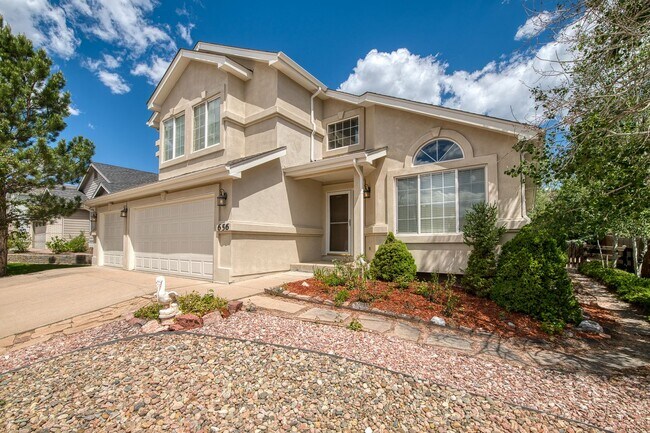 Foto del edificio - Beautiful home with 5 bedrooms, 3 1/2 bathrooms, 3-car garage available now!