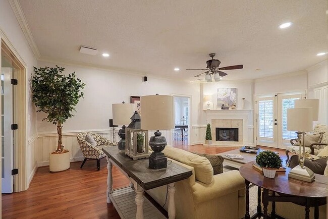Building Photo - Spacious 4BR/3BA Family Home with Sunroom, Bonus Room & Fenced Yard!